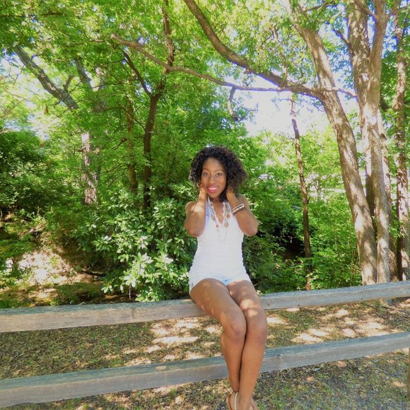 Meet your Posher, Adrienne - Picture 11 of 11